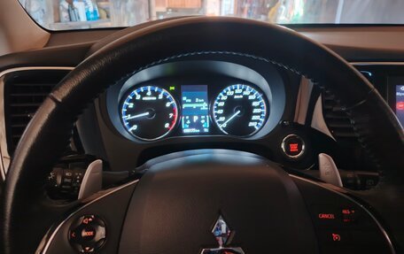 Mitsubishi Outlander III рестайлинг 3, 2021 год, 2 350 000 рублей, 14 фотография