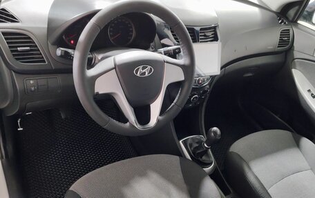 Hyundai Solaris II рестайлинг, 2011 год, 581 000 рублей, 10 фотография