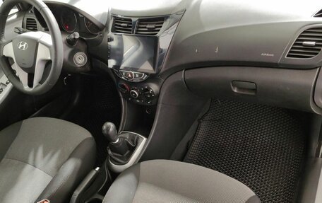 Hyundai Solaris II рестайлинг, 2011 год, 581 000 рублей, 13 фотография