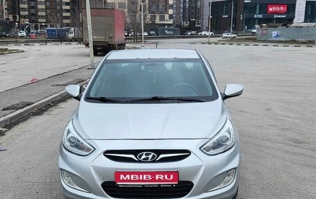 Hyundai Solaris II рестайлинг, 2012 год, 670 000 рублей, 1 фотография