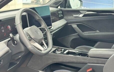 Volkswagen Tiguan, 2024 год, 4 290 000 рублей, 6 фотография