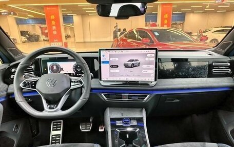 Volkswagen Tiguan, 2024 год, 4 290 000 рублей, 6 фотография