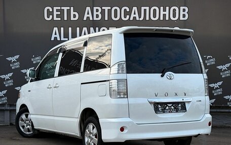 Toyota Voxy II, 2002 год, 899 000 рублей, 5 фотография