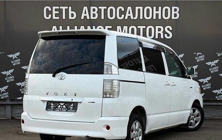 Toyota Voxy II, 2002 год, 899 000 рублей, 8 фотография