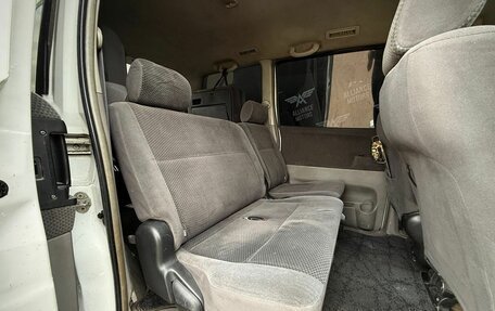 Toyota Voxy II, 2002 год, 899 000 рублей, 12 фотография