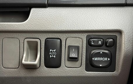 Toyota Voxy II, 2002 год, 899 000 рублей, 18 фотография