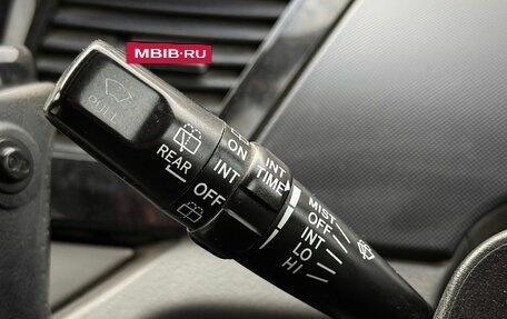 Toyota Voxy II, 2002 год, 899 000 рублей, 16 фотография