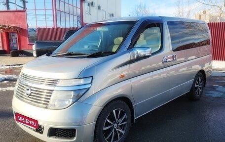 Nissan Elgrand III, 2003 год, 900 000 рублей, 2 фотография