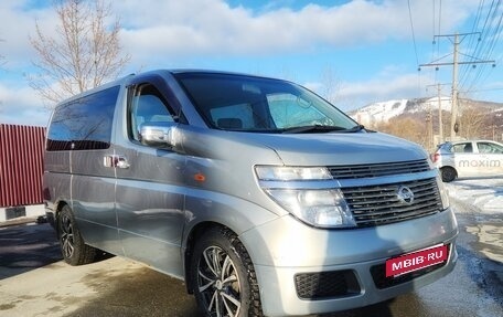 Nissan Elgrand III, 2003 год, 900 000 рублей, 3 фотография