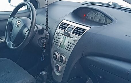 Toyota Yaris III рестайлинг, 2006 год, 620 000 рублей, 21 фотография