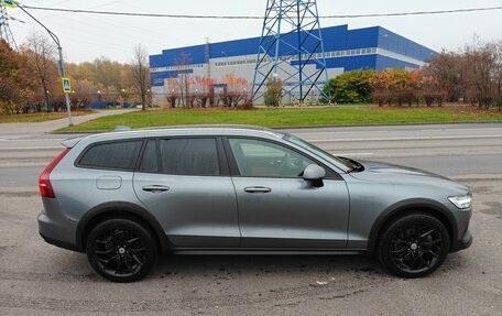 Volvo V60 Cross Country II, 2020 год, 5 000 000 рублей, 2 фотография
