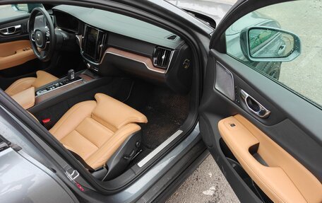 Volvo V60 Cross Country II, 2020 год, 5 000 000 рублей, 14 фотография