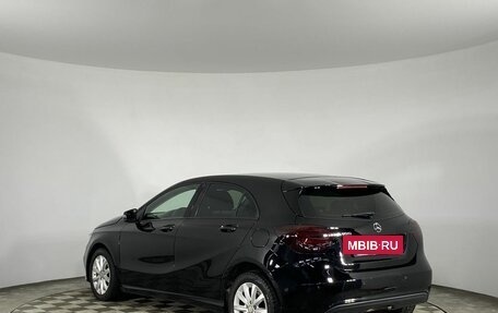 Mercedes-Benz A-Класс, 2017 год, 1 140 000 рублей, 7 фотография