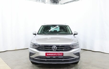 Volkswagen Tiguan II, 2021 год, 3 240 000 рублей, 2 фотография