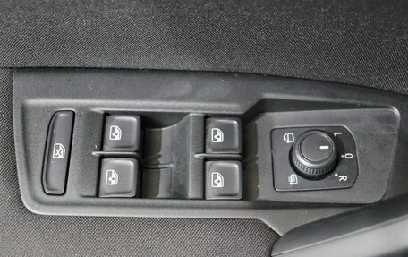 Volkswagen Tiguan II, 2021 год, 3 240 000 рублей, 11 фотография