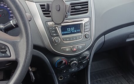 Hyundai Solaris II рестайлинг, 2015 год, 890 000 рублей, 9 фотография