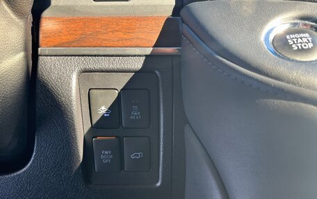 Toyota Land Cruiser 200, 2017 год, 7 150 000 рублей, 9 фотография