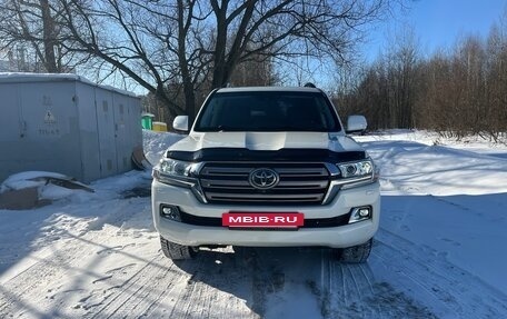 Toyota Land Cruiser 200, 2017 год, 7 150 000 рублей, 4 фотография