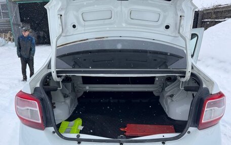 Renault Logan II, 2017 год, 450 000 рублей, 11 фотография