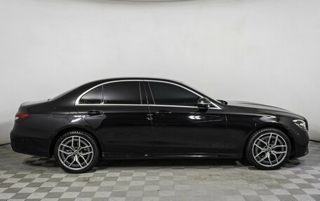Mercedes-Benz E-Класс, 2020 год, 3 990 000 рублей, 4 фотография