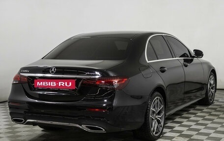 Mercedes-Benz E-Класс, 2020 год, 3 990 000 рублей, 5 фотография