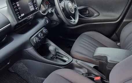 Toyota Yaris, 2021 год, 1 295 000 рублей, 5 фотография