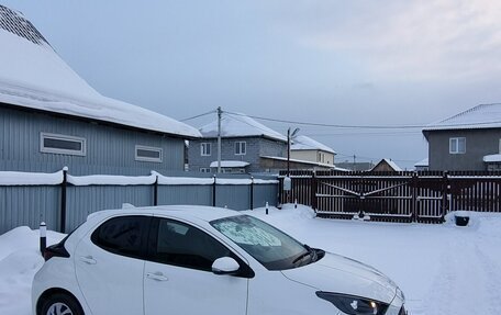 Toyota Yaris, 2021 год, 1 295 000 рублей, 4 фотография