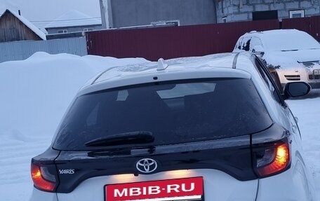 Toyota Yaris, 2021 год, 1 295 000 рублей, 2 фотография