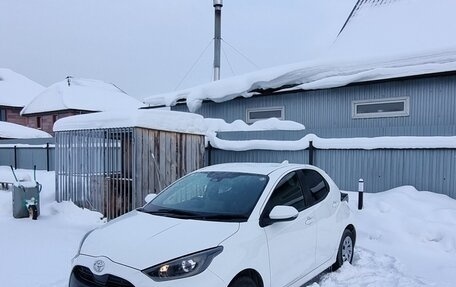 Toyota Yaris, 2021 год, 1 295 000 рублей, 3 фотография