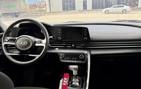 Hyundai Elantra, 2022 год, 1 799 000 рублей, 12 фотография