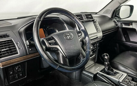 Toyota Land Cruiser Prado 150 рестайлинг 2, 2018 год, 4 345 000 рублей, 13 фотография