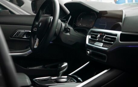 BMW 3 серия, 2019 год, 3 290 000 рублей, 18 фотография