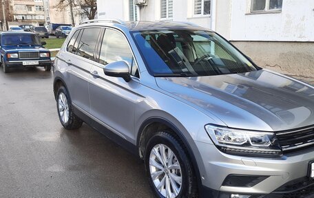 Volkswagen Tiguan II, 2017 год, 2 620 000 рублей, 2 фотография
