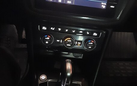 Volkswagen Tiguan II, 2017 год, 2 620 000 рублей, 33 фотография