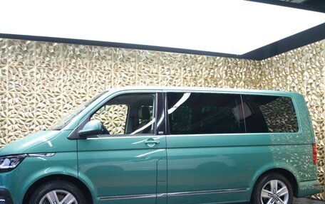 Volkswagen Multivan T6 рестайлинг, 2023 год, 4 500 000 рублей, 3 фотография