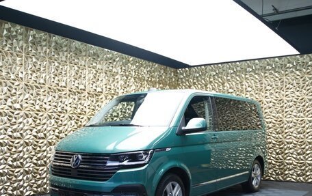 Volkswagen Multivan T6 рестайлинг, 2023 год, 4 500 000 рублей, 2 фотография