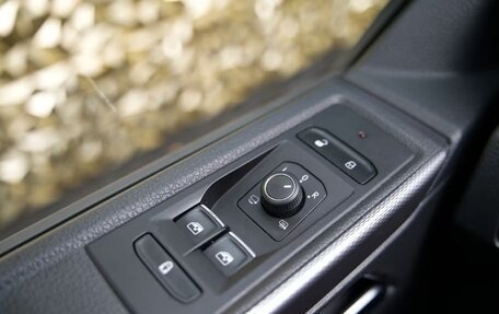 Volkswagen Multivan T6 рестайлинг, 2023 год, 4 500 000 рублей, 28 фотография