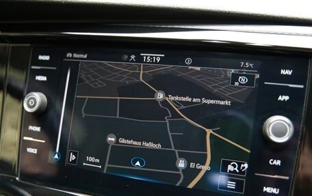 Volkswagen Multivan T6 рестайлинг, 2023 год, 4 500 000 рублей, 24 фотография