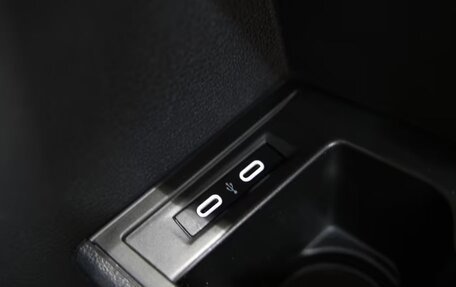 Volkswagen Multivan T6 рестайлинг, 2023 год, 4 500 000 рублей, 29 фотография