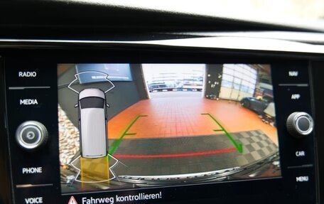 Volkswagen Multivan T6 рестайлинг, 2023 год, 4 500 000 рублей, 37 фотография