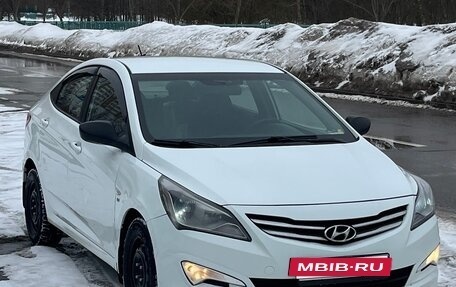 Hyundai Solaris II рестайлинг, 2016 год, 670 000 рублей, 3 фотография