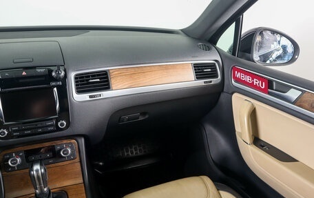 Volkswagen Touareg III, 2011 год, 2 349 000 рублей, 17 фотография