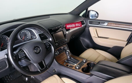 Volkswagen Touareg III, 2011 год, 2 349 000 рублей, 11 фотография