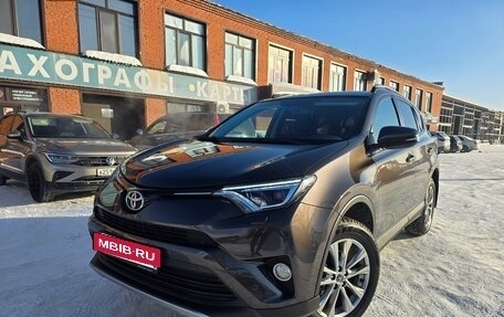 Toyota RAV4, 2018 год, 2 580 000 рублей, 10 фотография