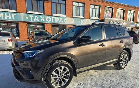 Toyota RAV4, 2018 год, 2 580 000 рублей, 34 фотография