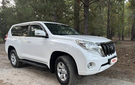 Toyota Land Cruiser Prado 150 рестайлинг 2, 2014 год, 3 200 000 рублей, 2 фотография