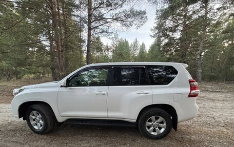 Toyota Land Cruiser Prado 150 рестайлинг 2, 2014 год, 3 200 000 рублей, 5 фотография