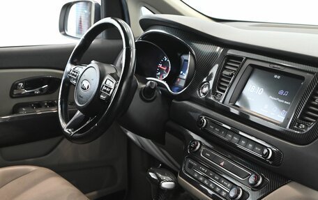 KIA Carnival III, 2020 год, 3 500 000 рублей, 13 фотография