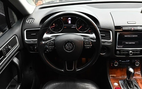 Volkswagen Touareg III, 2011 год, 2 050 000 рублей, 12 фотография