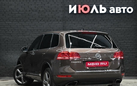 Volkswagen Touareg III, 2011 год, 2 050 000 рублей, 4 фотография